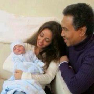 صورة محمد عبده وطفله خالد