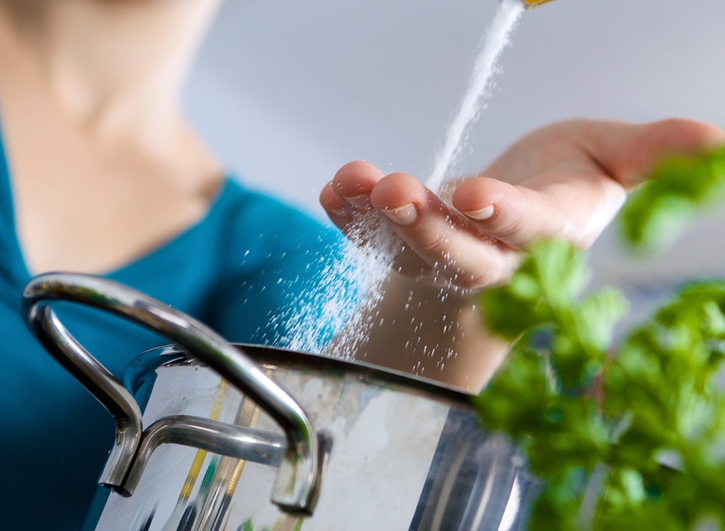 طرق فعالة للتخفيف من معدل استهلاك الملح