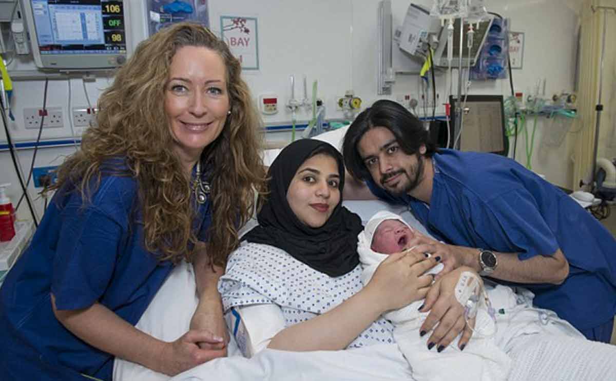امرأة اماراتية تلد طفلها بمبيض مجمد