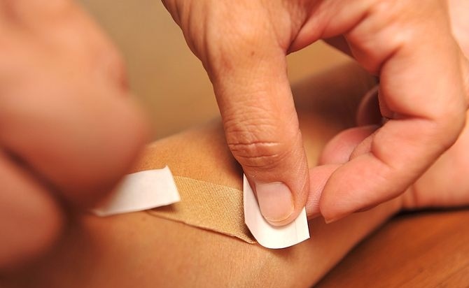 طرق مبتكرة لتطبيق ضمادة الجروح