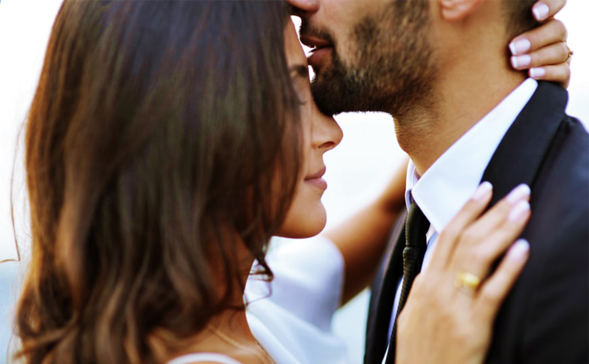 لماذا يحب الرجل النوم فوق زوجته