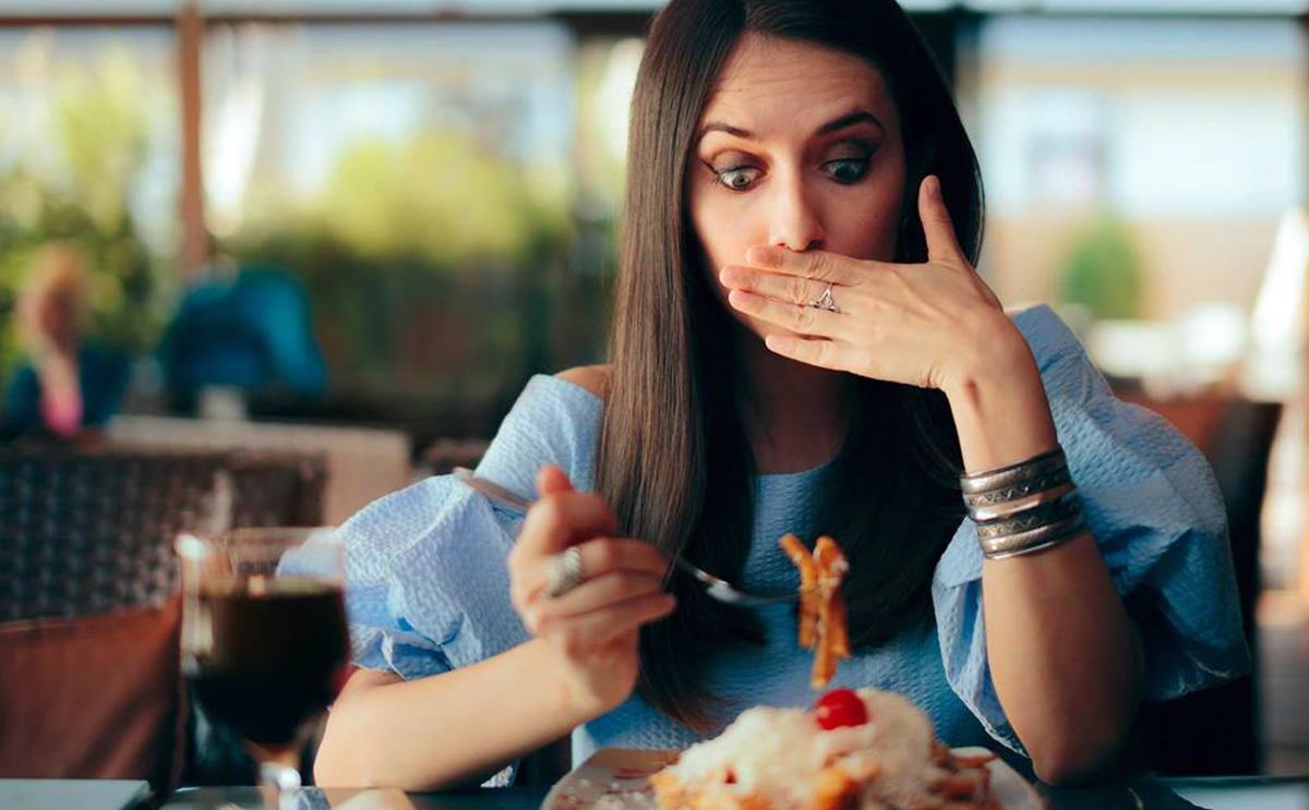 هل اكل المطاعم يضر الحامل وما هي الاطعمة الممنوعة والمسموحة لها؟