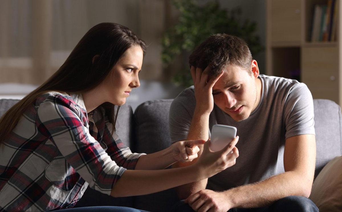سبب خيانة الزوج زوجته مع اخرى اقل جمالًا