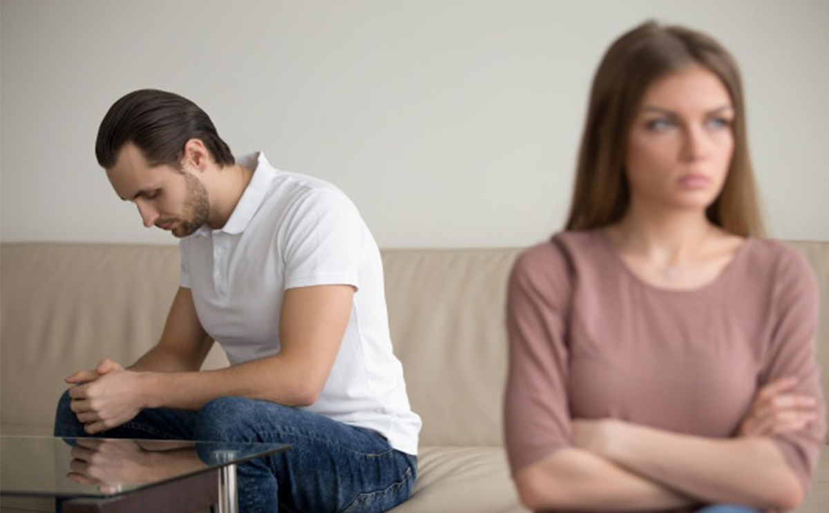 كيفية التعامل مع تجاهل الزوج لزوجته 