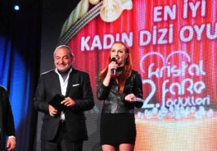 السلطانة هيام تفوز بجائزة افضل ممثلة في kristal fare ödülü بالصور