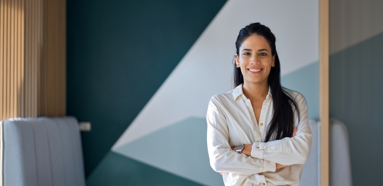 امرأة ذكية واثقة من نفسها