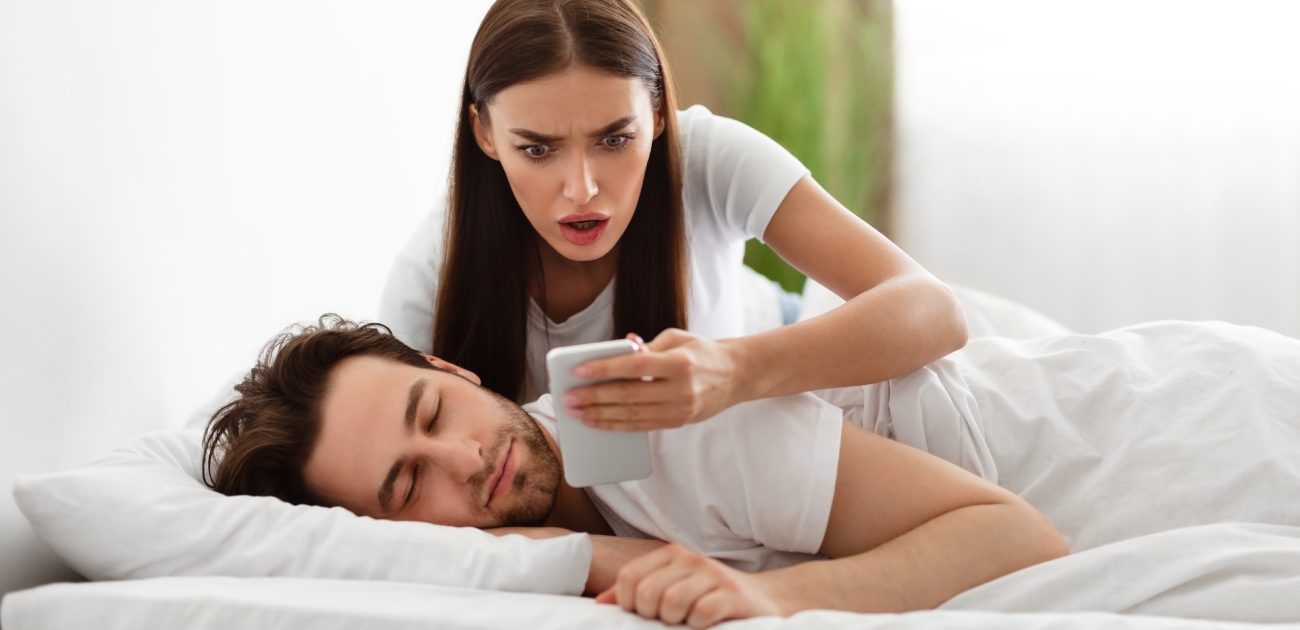 كيف اعرف زوجي يخونني بالهاتف
