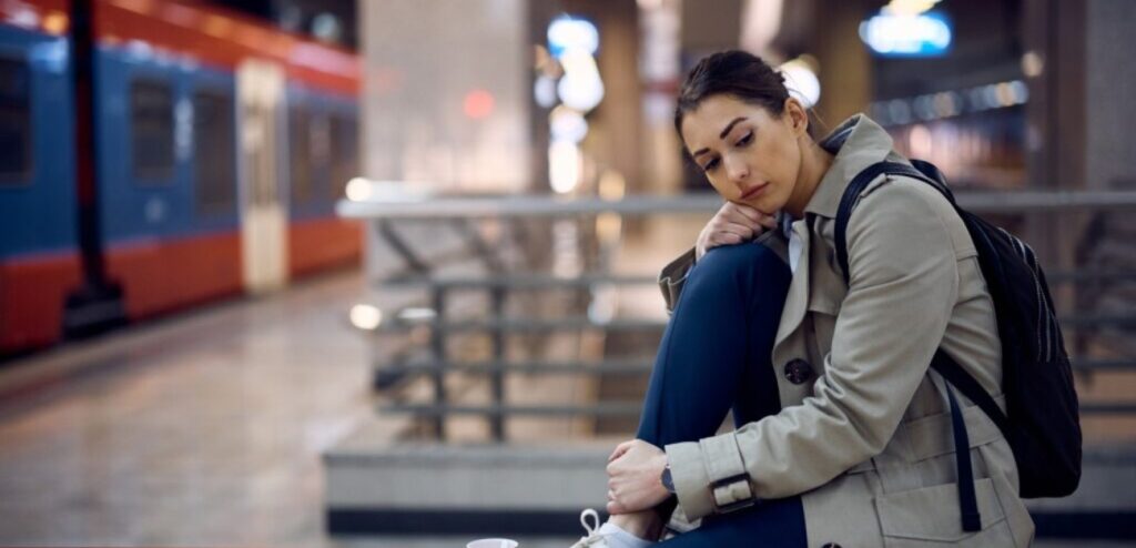 امرأة حزينة