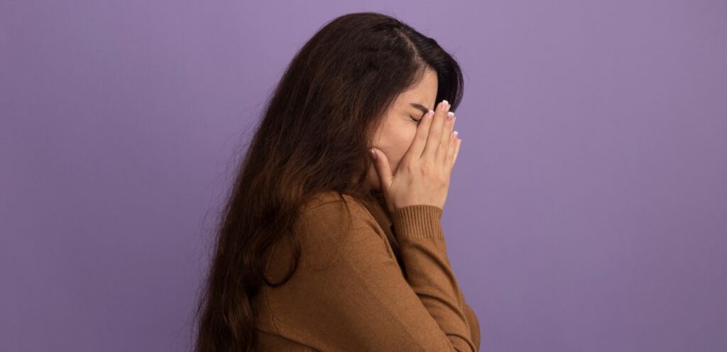 امرأة حزينة