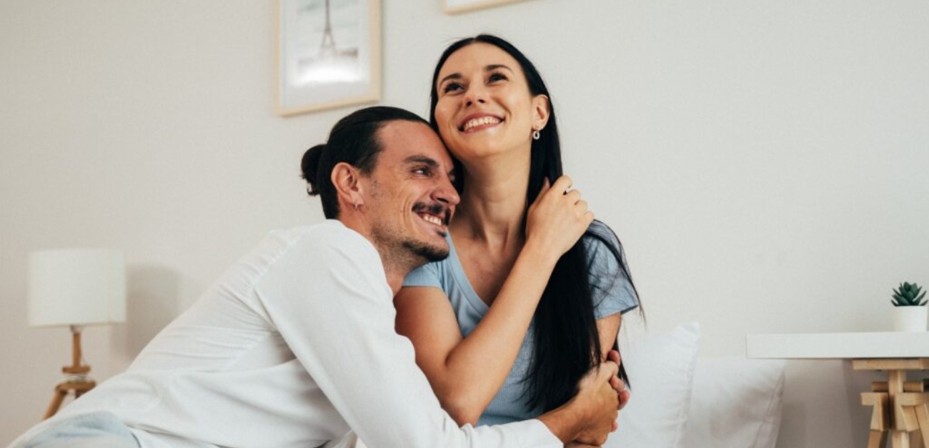 رؤية الزوجة في المنام مع رجل